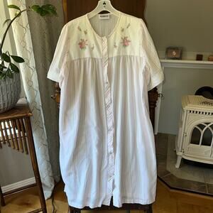 Crowntuft vintage nightgown short sleeve embroidered flowers pink green